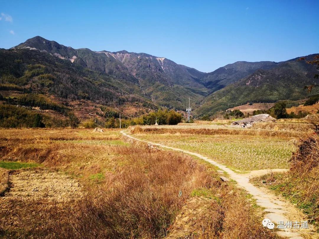 东元村古法造纸遗址东元村到卓庄村的古道牌坊,现在已经退出历史的