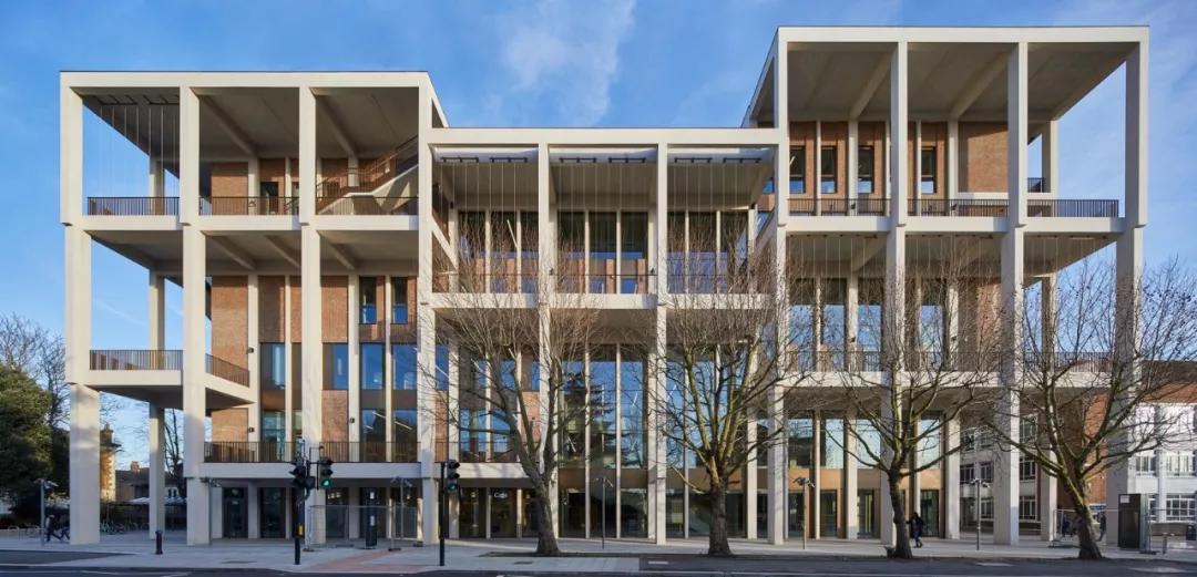 伦敦金斯顿大学学习中心 / grafton architects