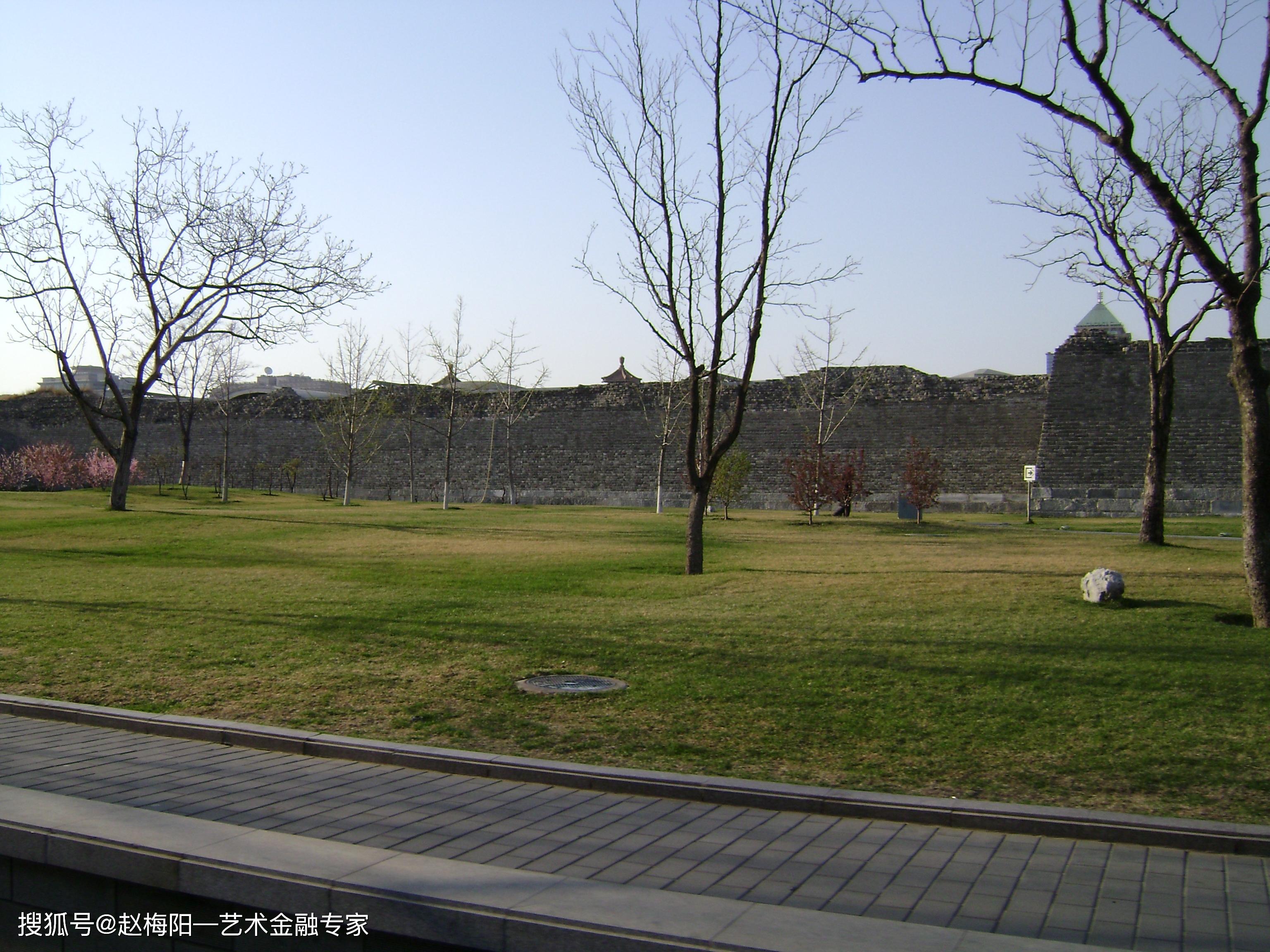 2007年4月8日,北京明城墙遗址公园,赵梅阳摄影