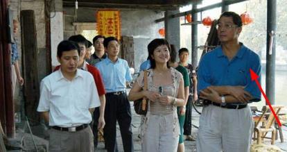 张泉灵老公罕见曝光！温尔儒雅比她年长18岁，儿
