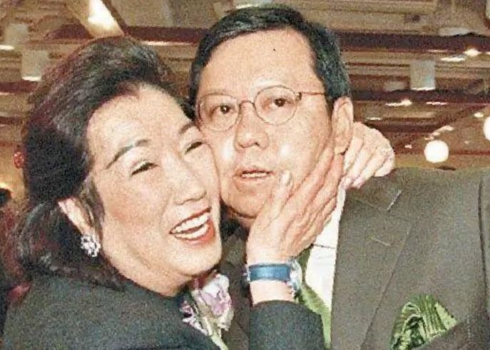 她曾一句话骂走王祖贤，93岁叼烟庆生，今坐私人
