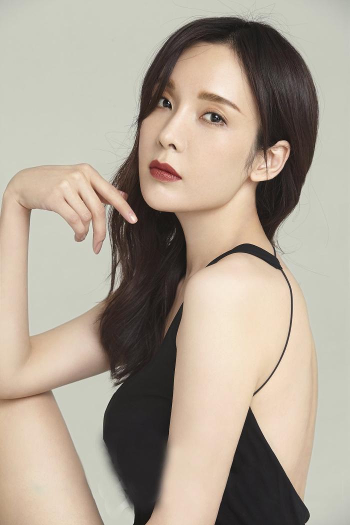 何昊阳,影视女演员,是具有实力的女明星