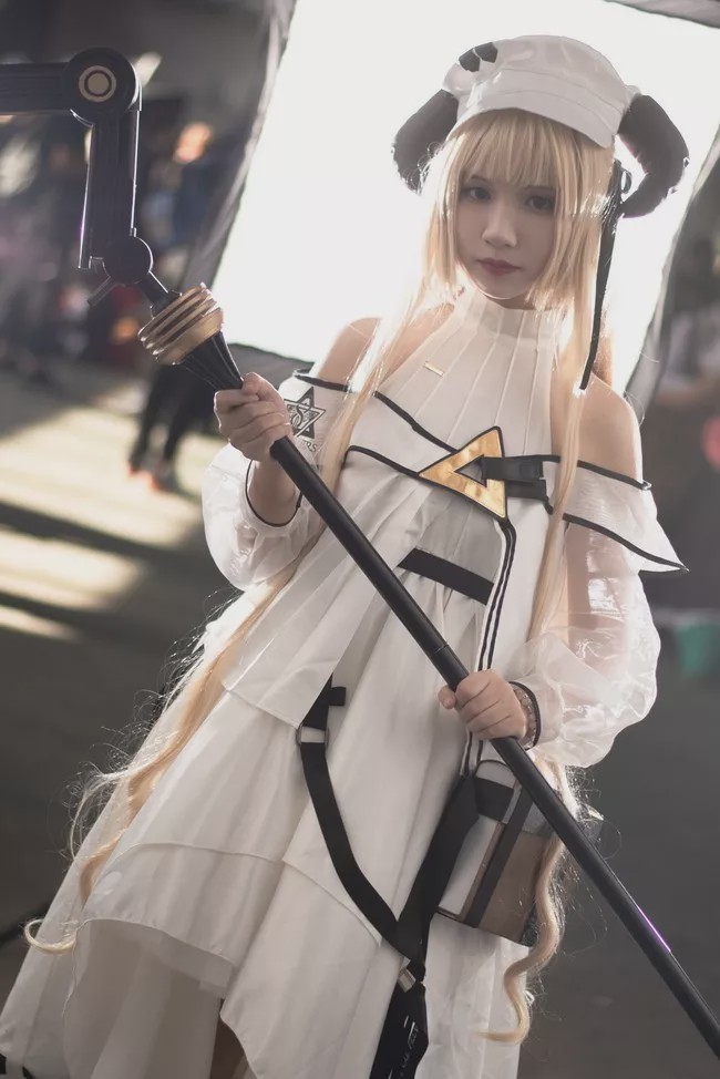 cosplay:《明日方舟》夜莺@齐奚