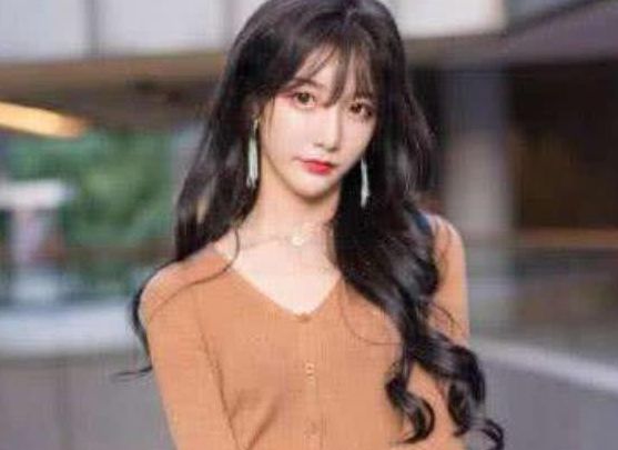 "女装大佬"艾比真人是什么样?看到下半身后,网友立马没话说了