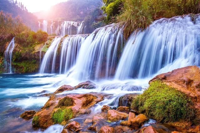 九龙瀑布是中国最大的瀑布群景观,被评为中国最美六大瀑布之一