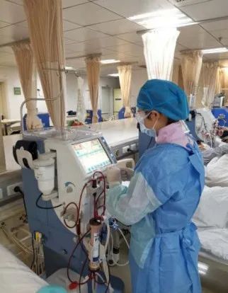 像战士一样并肩作战,守住阵地共渡难关--