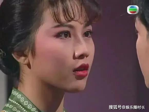 左:周嘉玲 中:郭蔼明 右:蔡少芬 1992年蔡少芬出演第一部电视剧《极度