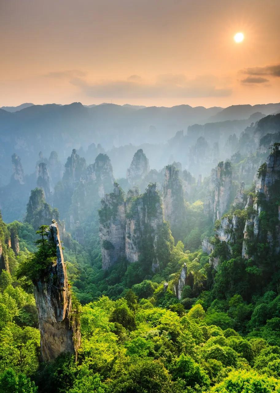 它在中国风景中有不可撼动的地位,有人说: 看山不到张家界,走遍世界也