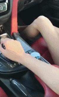 搞笑GIF：妹子，别，哥哥不是那样的人… _李三