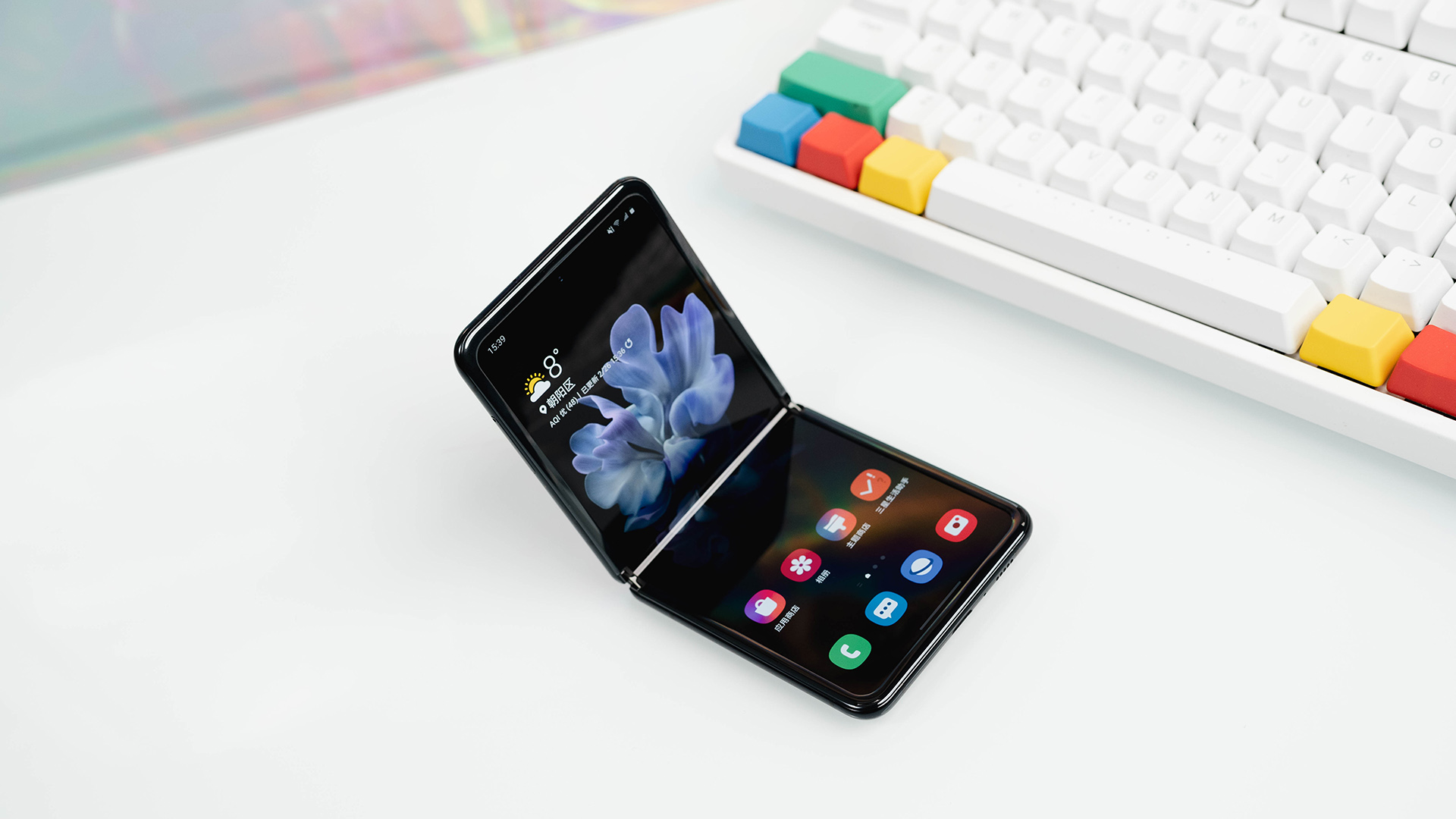 galaxyzflip2,galaxyzflip 从容优雅的上下折叠屏手机三星galaxyzflip图赏