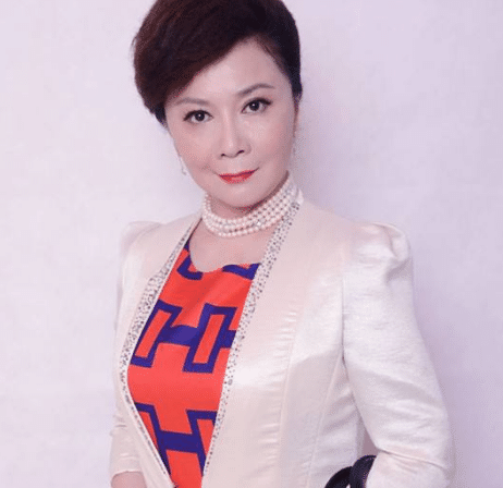 59岁蔡明近照,隐瞒了34年的才子儿子,原来是我们熟悉的他