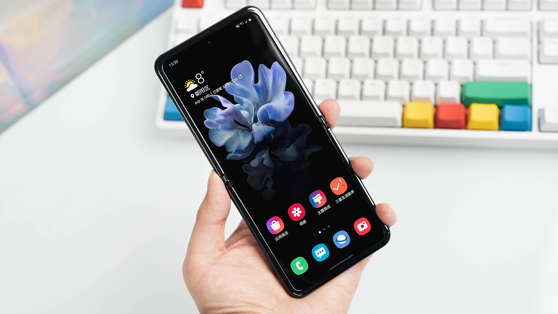 从容优雅的上下折叠屏手机 三星galaxy z flip图赏
