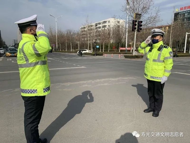 寿光交警在路上坚守来源:潍坊交警返回搜狐,查看更多