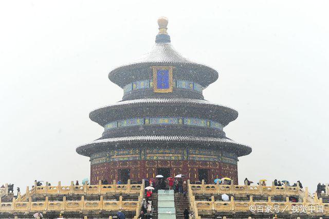 北京:天坛公园雪景美如画 红墙"雪鼠"萌态十足