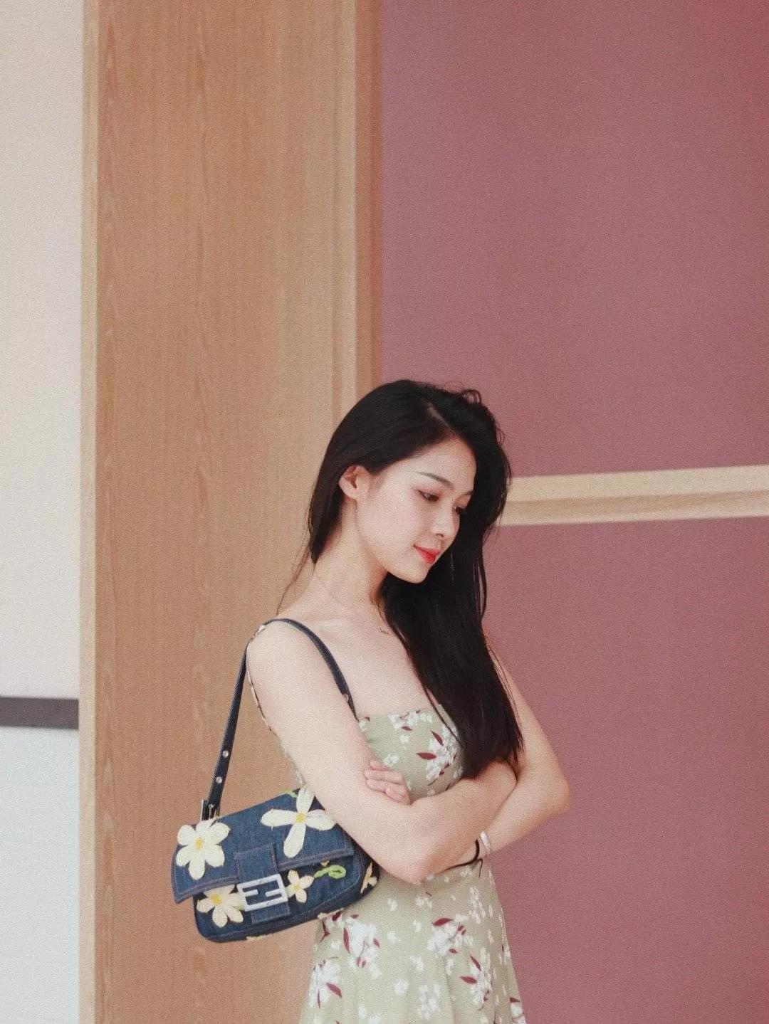 长得美又会学习来看看北京大学的美女学霸