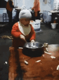 搞笑GIF：孩子，就你甩锅的脾气，实在不适合炒菜_段子