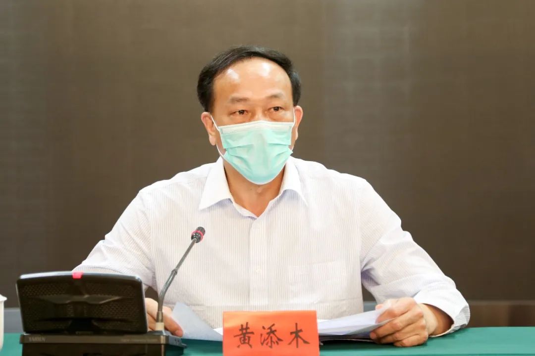 会上,县委副书记黄添木通报2019年招商引资工作情况并布置2020年招商