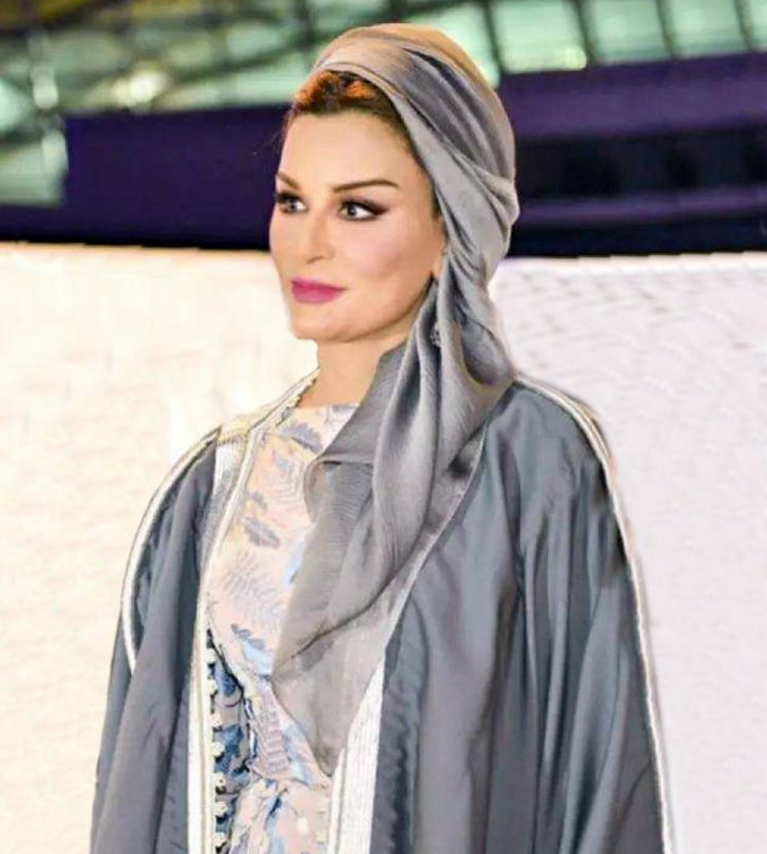 原创卡塔尔皇太后莫扎,却爱上仇人的儿子,她是中东包头最美的女人!