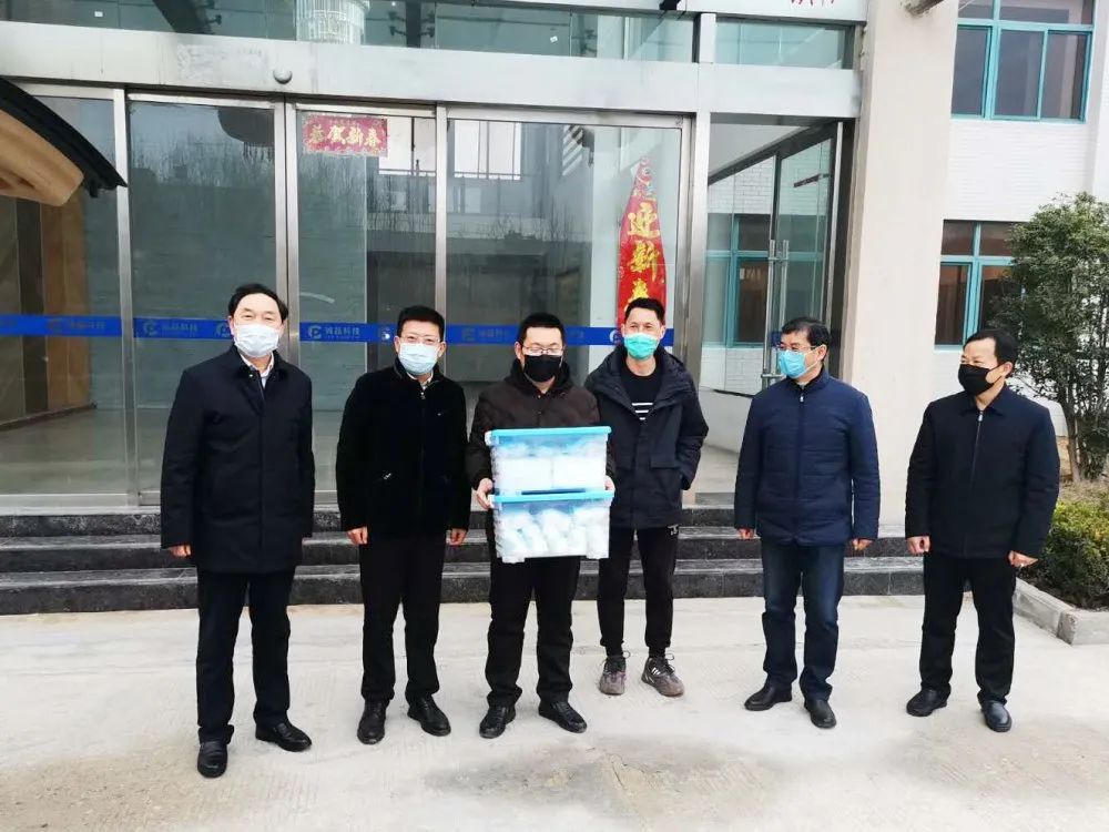 宿迁市生态环境局党组书记,局长王燕枫带领市生态环境局工作人员分别
