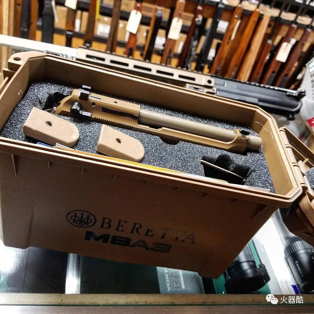 诱人的泥色意大利贝雷塔m9a3手枪图集