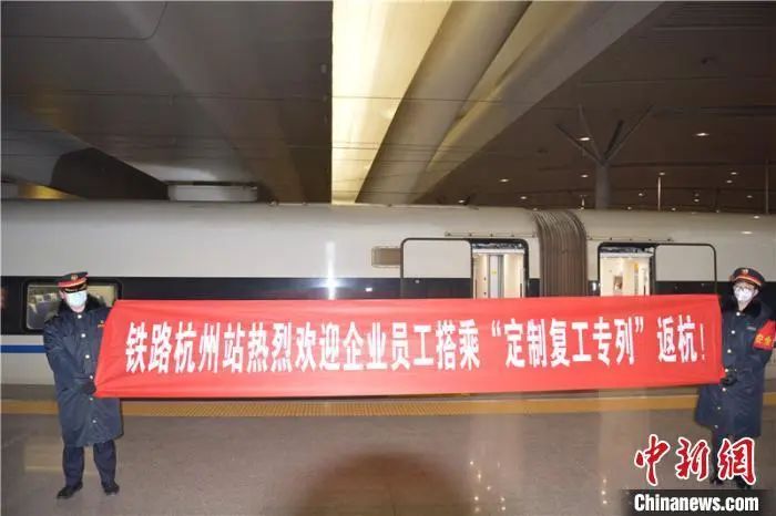 衡阳东站几个出站口 f2063a45aaa147fcb0f06747be95253b.jpeg