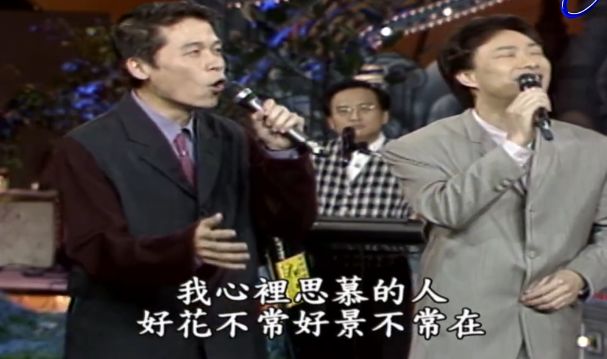 洪荣宏曾经在小哥费玉清的《龙兄虎弟》中唱《思慕的人》,小哥同步唱