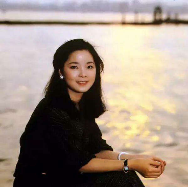 2003年,蔡幸娟和谢孔忠结婚,婚后为了照顾家庭,渐渐淡出娱乐圈.