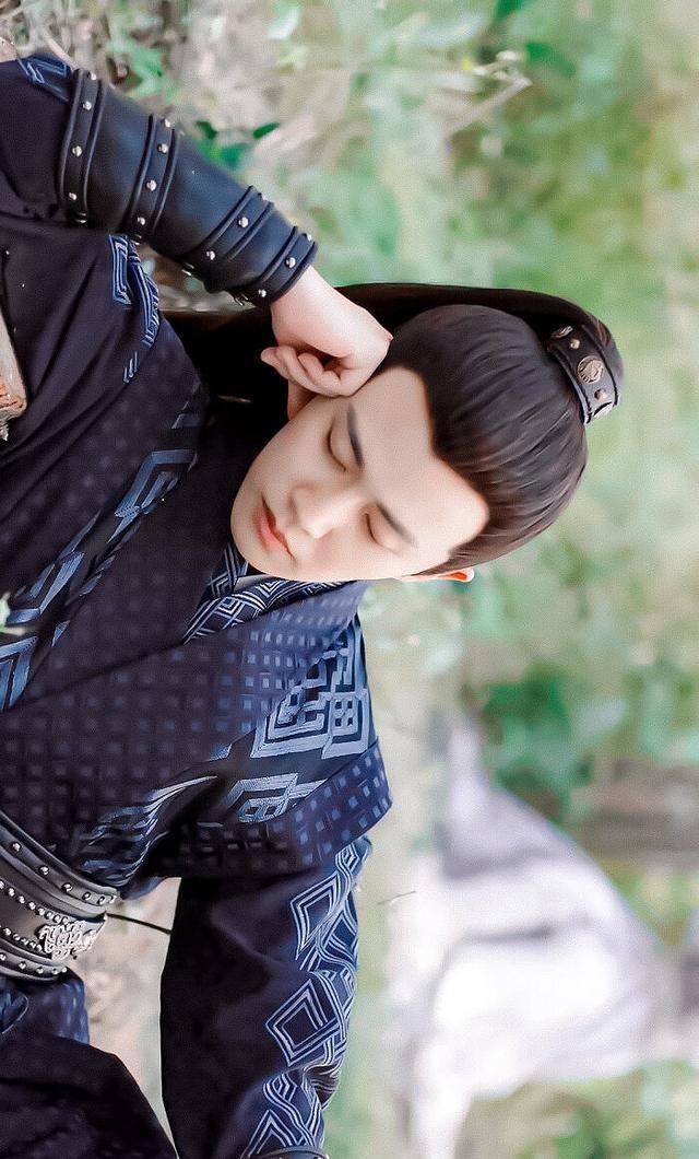 原创《锦衣之下》任嘉伦美图分享,穿上锦衣卫服饰的陆大人帅到掉渣!
