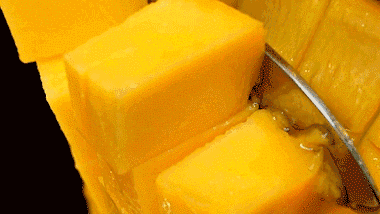 芒果怎么切最大块 39318dd8089b4c3ab8fb39b8c248205a.gif