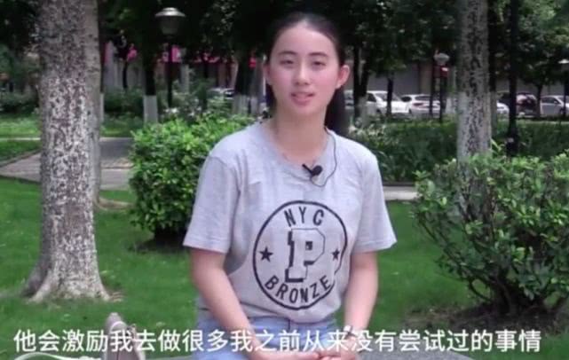 泰国粉丝跪拜王一博海报：追星成魔，人将失去