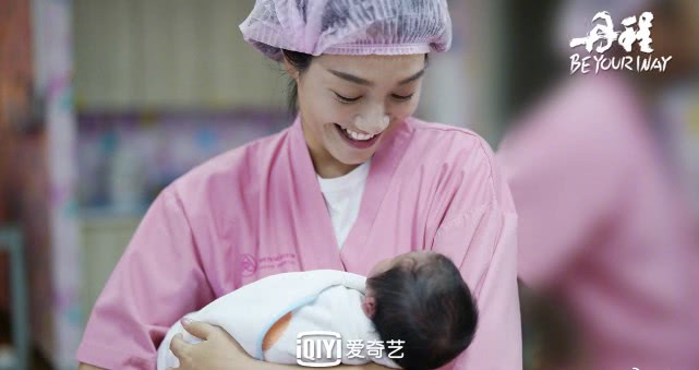 周一围：到底谁卑微？网友：这回她总算扳回一