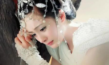 可以戴白色的头饰 4b7979812fe84a87b0a0645ead3f16dd.jpeg