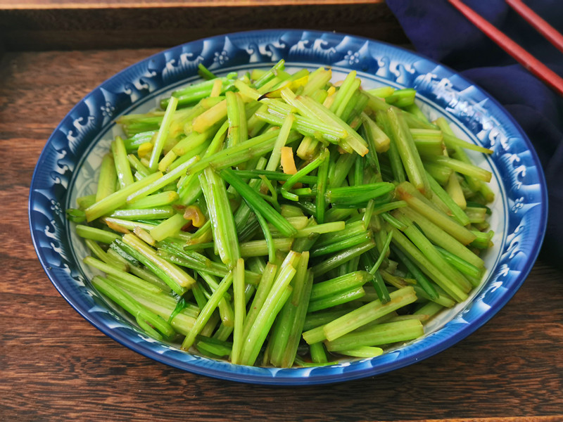 炒芹菜要多久 4d0035d333cd4d02ad81701f52b915ae.jpeg