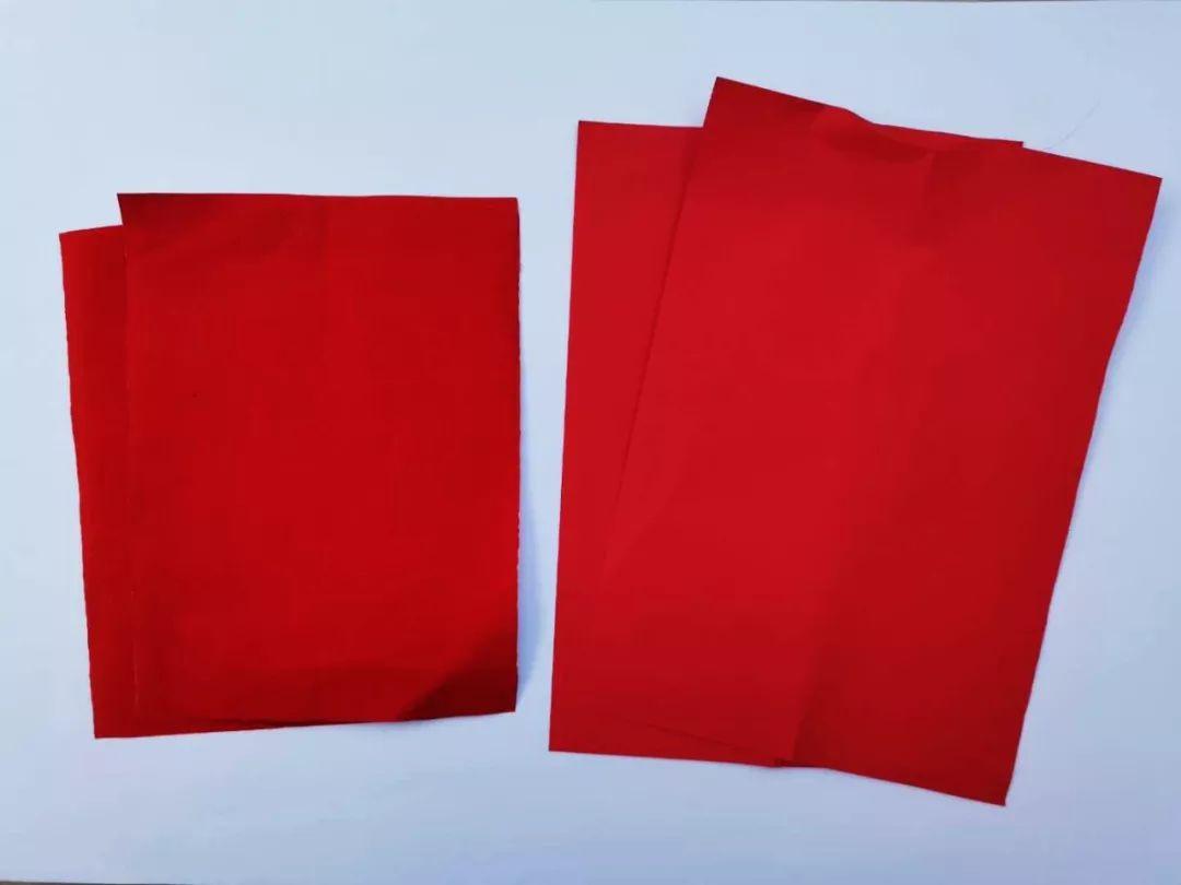 按虚线对折3在各自对折的纸上画上半条小鲳鱼的图案按照画的线,剪去"x