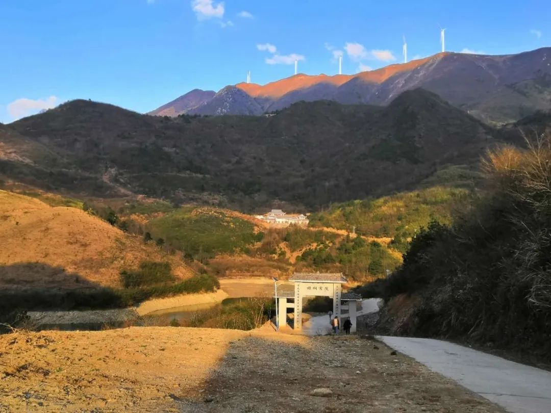 刘尧诲是下洞刘家村人,曾朝节是上洞曾家山人.