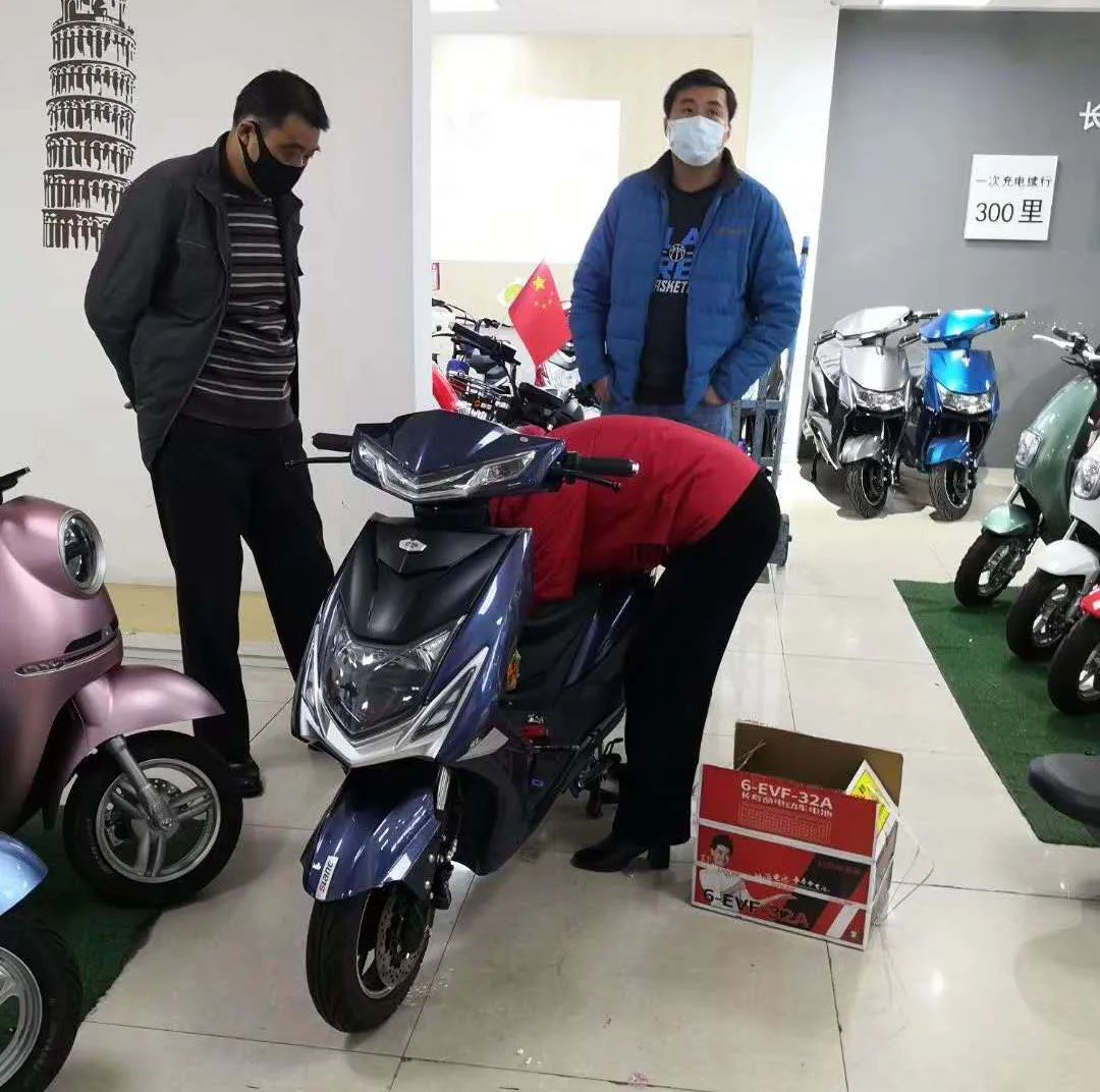 轻蜂电动车多少钱能拿下一台 7bd7503250874ec58be4bbf1703e36b6.jpeg