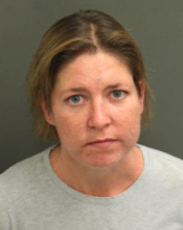 美国男子被发现在行李箱里没了呼吸，女友被捕