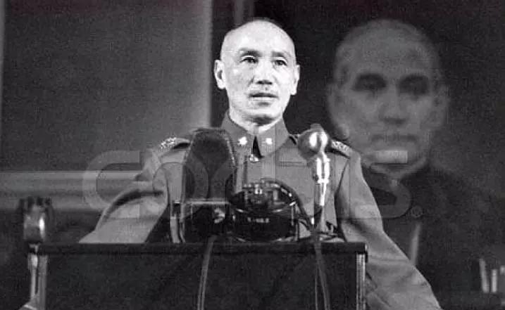 蒋介石逃亡台湾后，是怎么对待黄埔系将领的？_汤恩伯