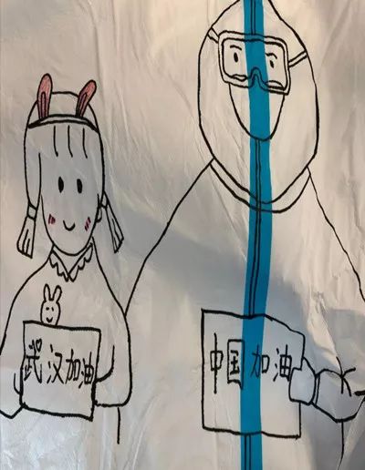 沉默的力量——防护服上那些感动中国的抗疫语(来自前线的60张图片