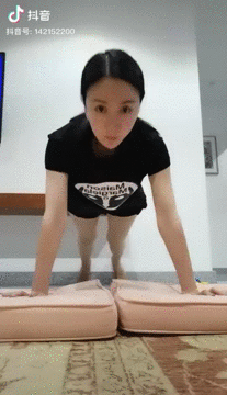 这群人就是传说中的狼灭,能够无论何时都坚持健身的,树苗献上我的膝盖