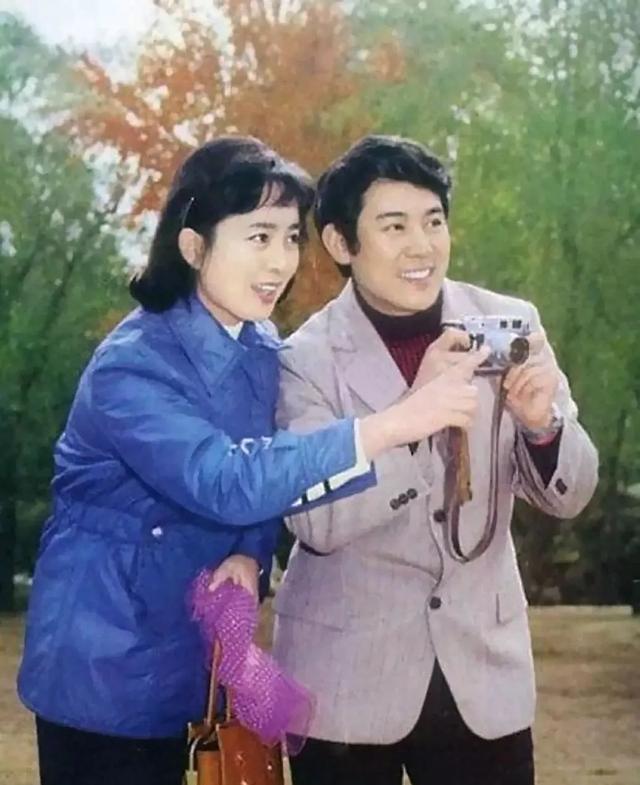 1976年在拍电影《希望》时相识,1978年结婚,两人育有一子,1988年离婚
