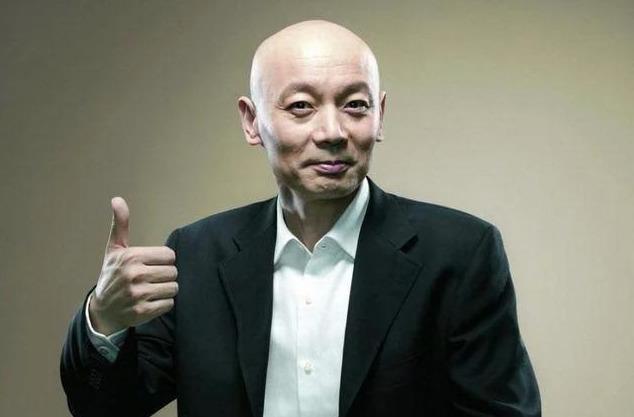 同是男星剃光头,鹿晗刚好及格,张卫健99分,最后一位满分