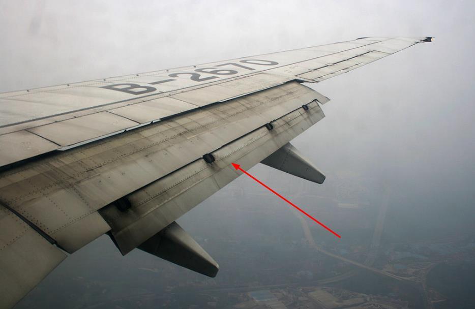 飞机上的襟翼缝翼副翼扰流板各自的作用是什么