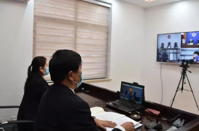 “无接触”庭审现场该庭审直播视频在网易、交汇点、今日镇江等平台也进