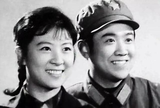 王馥荔出演电影《水上游击队》与王群相遇,婚后1978年生下儿子王骁.