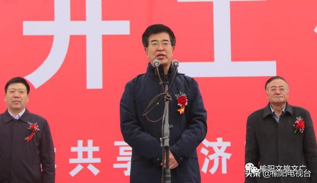 区人大常委会主任高生耀,区委副书记,代区长李忠宏,区政协主席雷亚雄