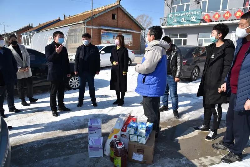 舒兰市水曲柳镇党委书记郭爱军表示,目前镇内防疫物资筹集困难,吉林市