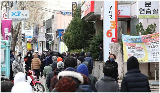 封城有效可不要贪杯？疫情严重的伊朗韩国无法封城