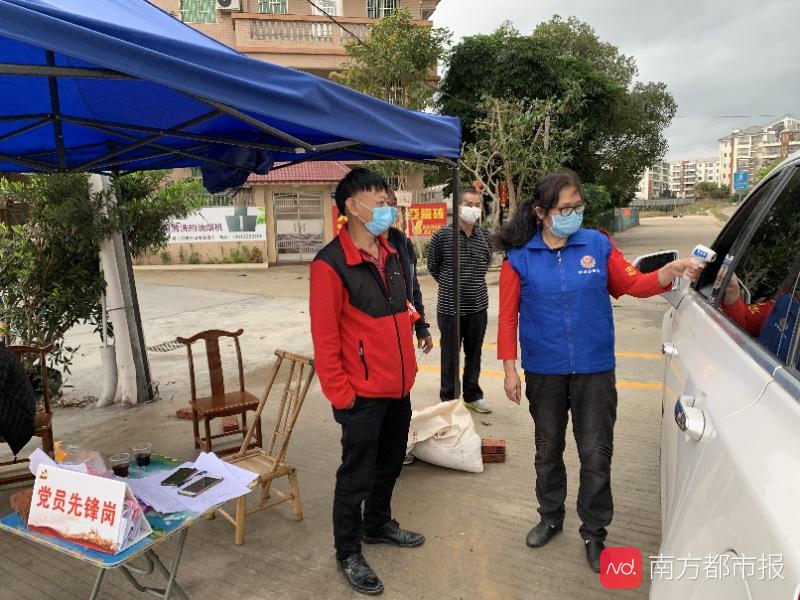 江门民警小哥陪产三天后赶回工作岗位，“两代