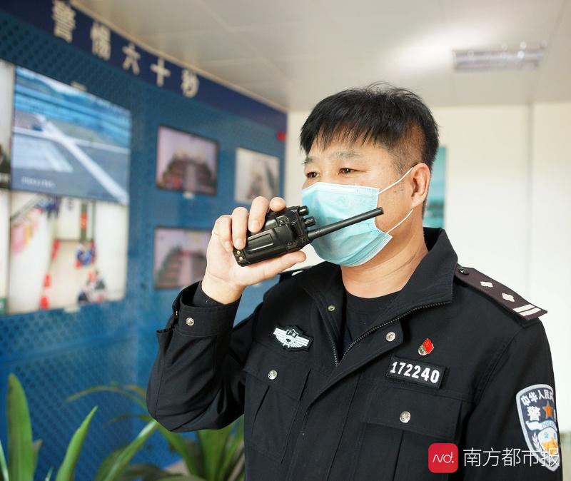 江门民警小哥陪产三天后赶回工作岗位，“两代